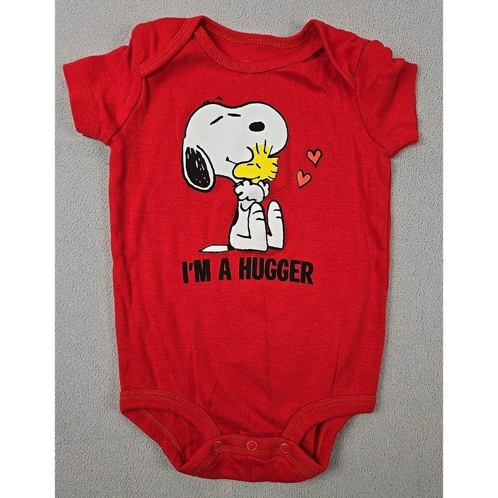 Peanuts Snoopy "I'm a Hugger" Baby Shirt Red 3–6 Months Short Sleeve Bodysuit‎